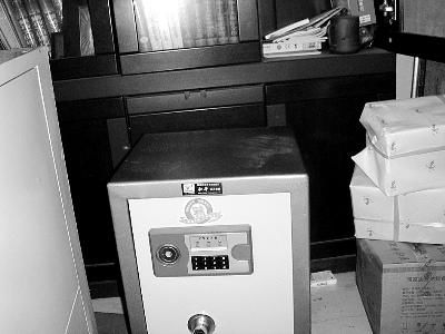 安徽砀山房产局长被妻儿联名举报贪污嫖娼