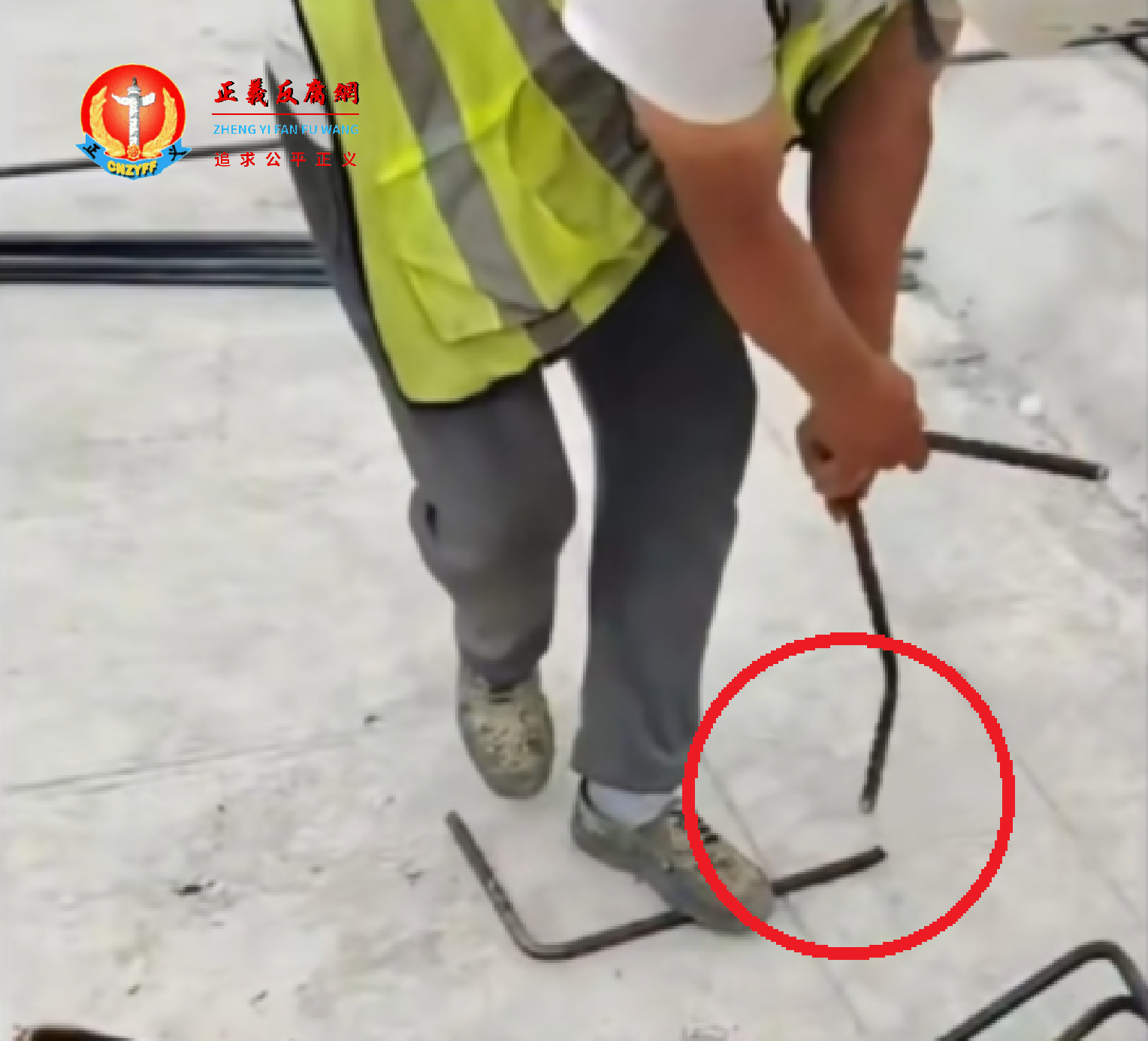 微视频｜包工头曝光河北霸州楼盘使用劣质钢筋徒手可掰断，官方通报：不属实